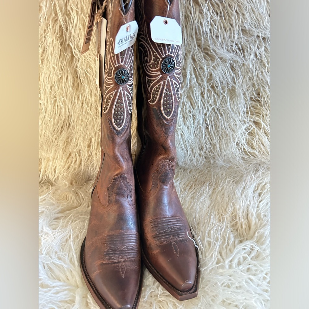 SHYANNE WOMEN'S MARIEL FLORAL EMBROIDERED STUDDED CONCHO WESTERN BOOTS -